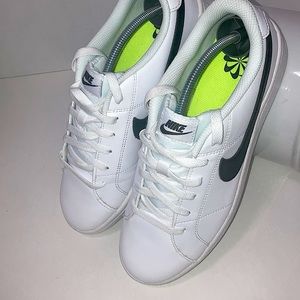 Nike Men’s  Court Royale , White/Black Size 8 , DH3160-101.  New like condition